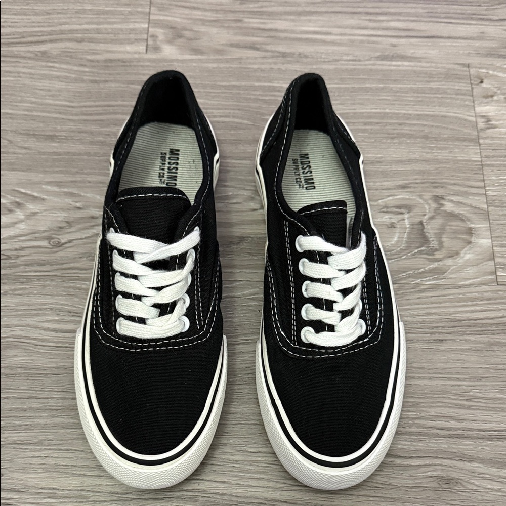 Mossimo Supply Co. Black and White Sneakers Size 6